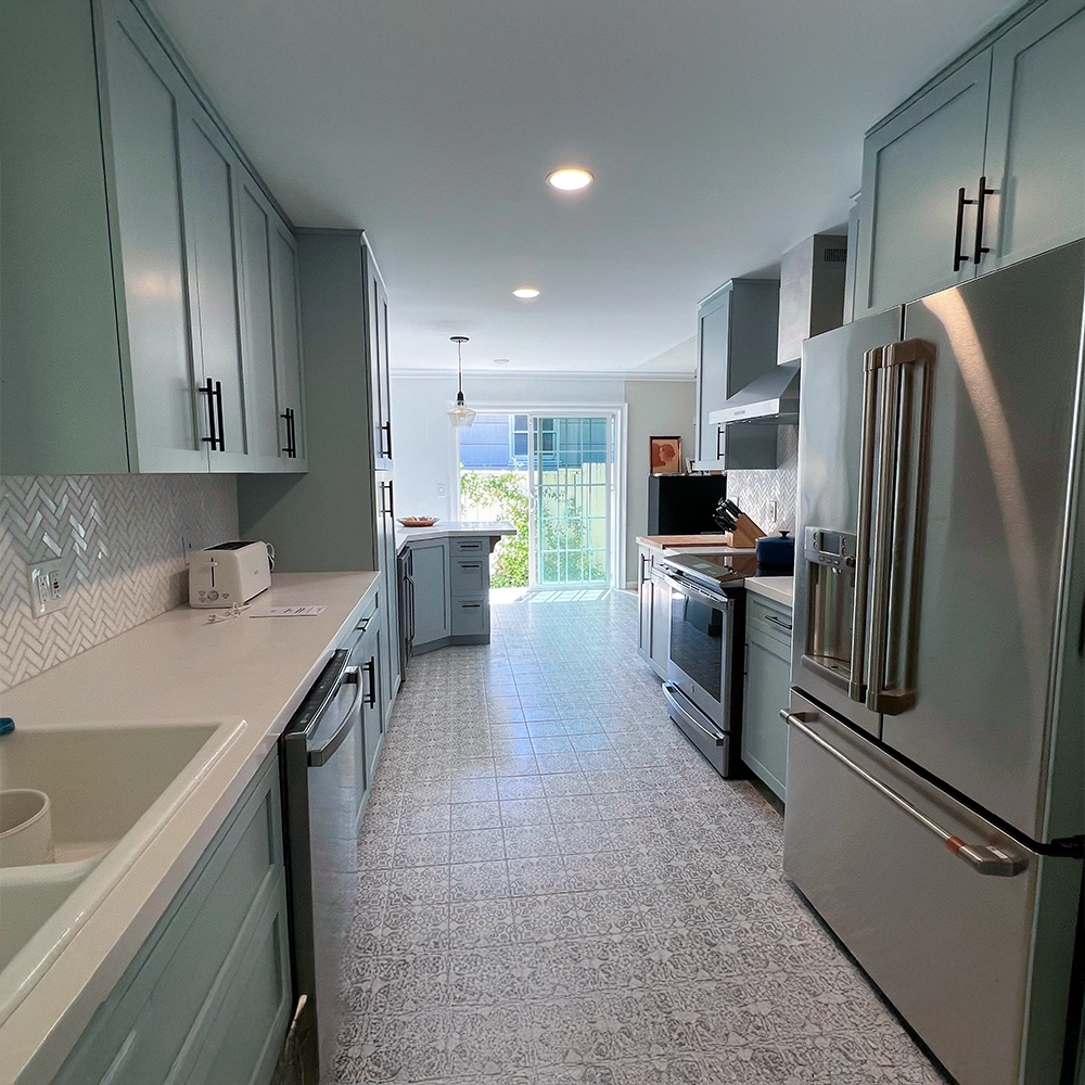 Palo Alto Studio Kitchen Image 6